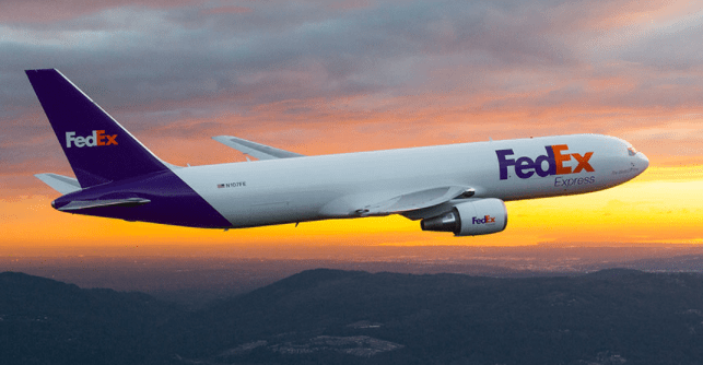 FedEx y UPS dominan carga aérea internacional en México. FedEx and UPS dominate international air cargo in Mexico. FedEx et UPS dominent le fret aérien international au Mexique.