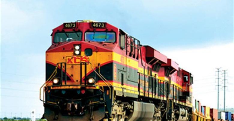 Kansas City Southern de México (KCSM) y Ferrocarril Mexicano (Ferromex) aumentaron su participación en el mercado ferroviario de México de enero a mayo de 2021 frente al mismo periodo de 2019, de acuerdo con datos de la Secretaría de Comunicaciones y Transportes (SCT). Kansas City Southern de México (KCSM) and Ferrocarril Mexicano (Ferromex) increased their participation in the Mexican rail market from January to May 2021 compared to the same period in 2019, according to data from the Ministry of Communications and Transportation (SCT) .
