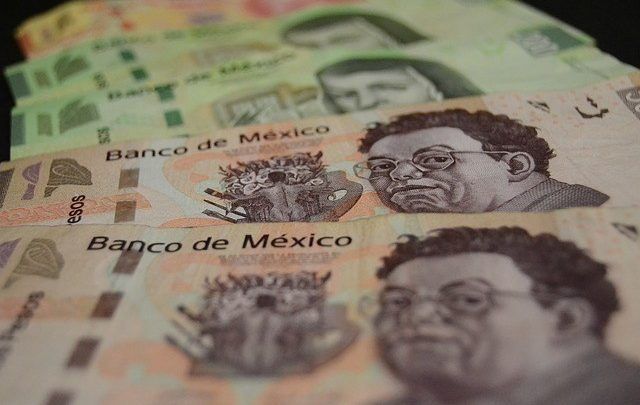 El peso inicia la sesión con una depreciación de 0.73% o 16.6 centavos, cotizando alrededor de 22.83 pesos por dólar, observándose un fortalecimiento del dólar estadounidense frente a sus principales cruces, debido a una mayor percepción de riesgo a nivel global.