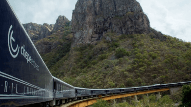 The Chihuahua al Pacifico "Chepe" Railroad maintains its operations with a 40% discount on the cost of tickets, informed the Ferromex deputy director of Tourism, Jimena Ramírez Lombana.