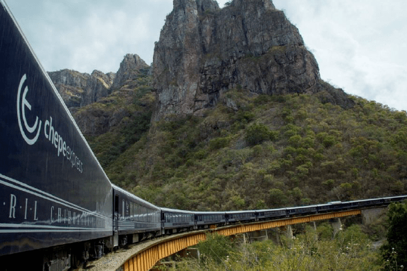 The Chihuahua al Pacifico "Chepe" Railroad maintains its operations with a 40% discount on the cost of tickets, informed the Ferromex deputy director of Tourism, Jimena Ramírez Lombana.
