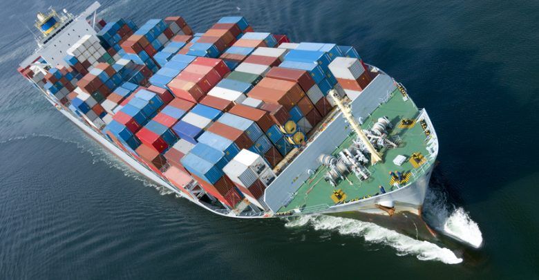 La Organización Mundial de Comercio (OMC) informó que el volumen del comercio mundial de productos cayó 5.3% en 2020. The World Trade Organization (WTO) reported that the volume of world trade in products fell 5.3% in 2020.