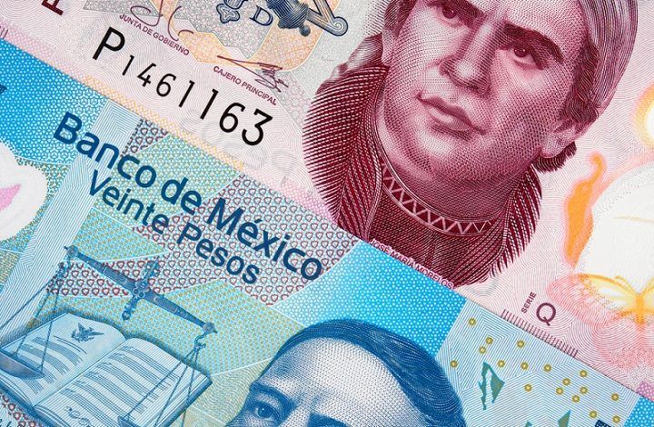 El peso cerró la sesión con una apreciación de 1.09% o 22 centavos, cotizando alrededor de 19.95 pesos por dólar. The peso closed the session with an appreciation of 1.09% or 22 cents, trading around 19.95 pesos per dollar.
