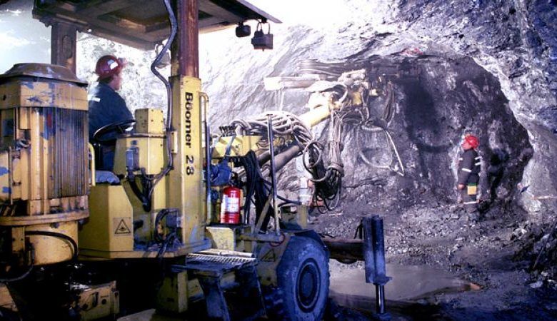 En los últimos 20 años, con la consolidación de su sistema político en democracia y el afianzamiento del modelo económico basado en el sector privado, el tamaño del sector de la minería de Perú se ha multiplicado.
