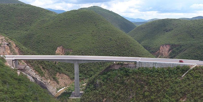 La industria de la construcción registró el mayor acuerdo de fusiones y adquisiciones en América Latina: la adquisición a CPP Investments (Canadá) de 40% del capital social de IDEAL (México), una empresa especializada en construcción de infraestructura, por 2,500 millones de dólares. The construction industry registered the largest M&A agreement in Latin America: the acquisition from CPP Investments (Canada) of 40% of the capital stock of IDEAL (Mexico), a company specialized in infrastructure construction, for 2.5 billion dollars.