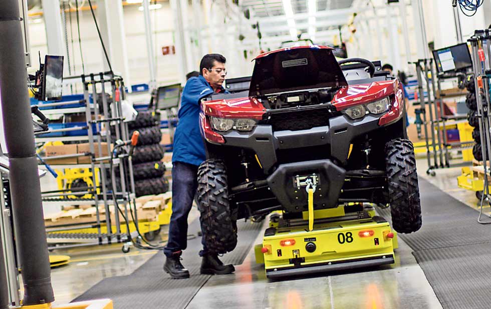 México lidera en exportaciones manufactureras; Brasil, en productos primarios. Mexico leads in manufacturing exports; Brazil, in primary products. Le Mexique est en tête des exportations de produits manufacturés ; Brésil, dans les produits primaires.