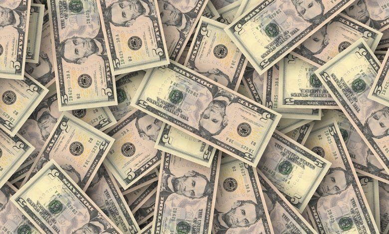 El peso cerró la sesión con una depreciación de 2.64% o 54.9 centavos, cotizando alrededor de 21.38 pesos por dólar, acumulando una depreciación en la semana de 6.33%.
