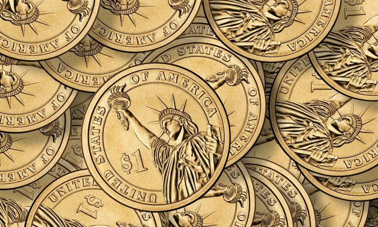 El peso cerró la sesión con una depreciación moderada de 0.26% o 5.2 centavos, cotizando alrededor de 19.95 pesos por dólar. The peso closed the session with a moderate depreciation of 0.26% or 5.2 cents, trading around 19.95 pesos per dollar.
