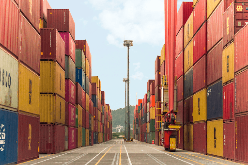 Las exportaciones de México registraron un crecimiento interanual de 16% en abril, a 47,479.5 millones de dólares, informó el Inegi. Mexico's exports registered a year-on-year growth of 16% in April, to 47,479.5 million dollars, reported the Inegi.