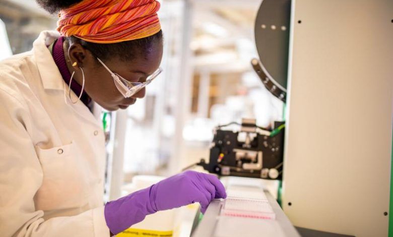 AstraZeneca informó que suministrará a Europa 400,000 millones de dosis de su potencial vacuna contra Covis-19.