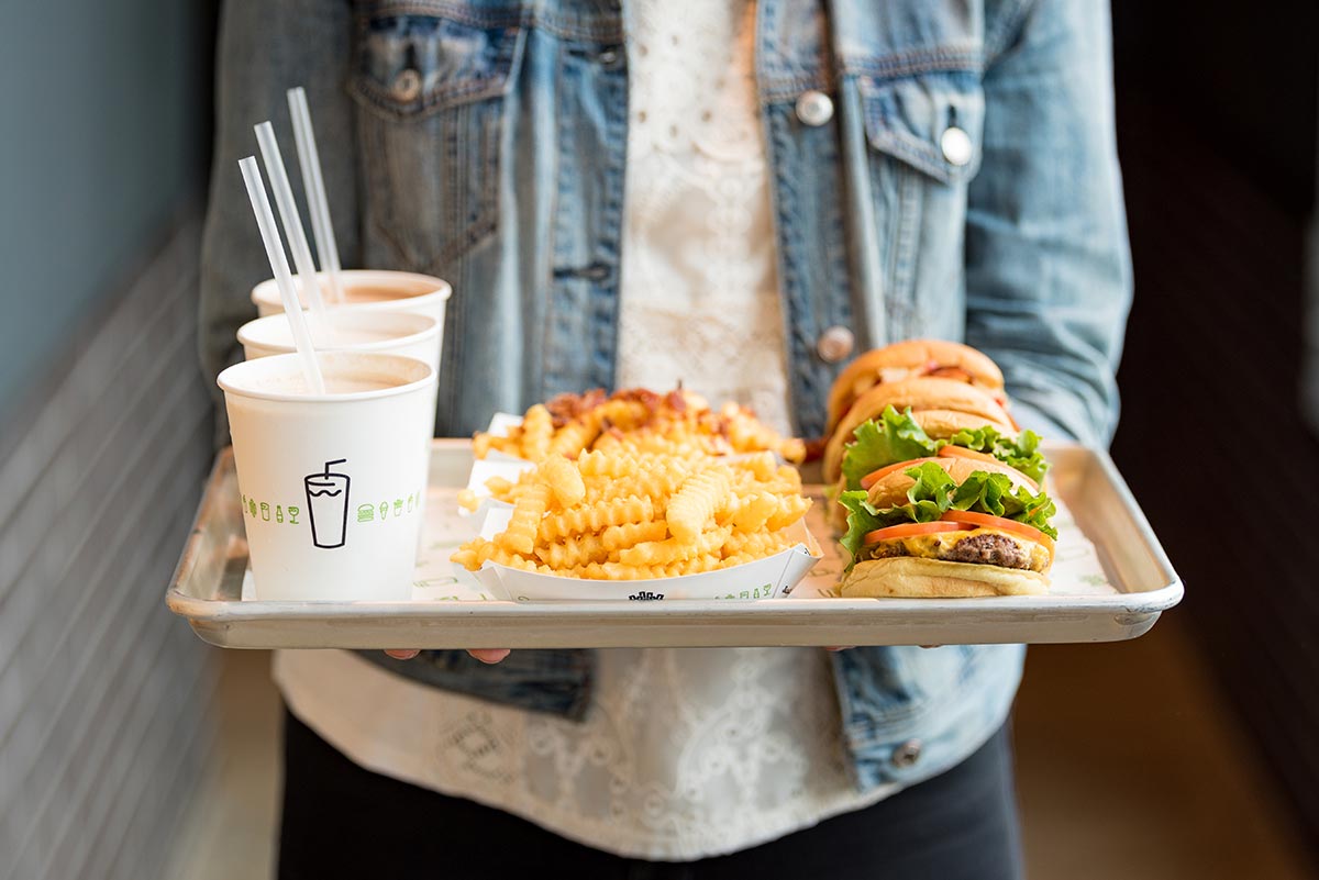 La empresa estadounidense Shake Shack Inc. abrió 67 nuevas tiendas de hamburguesas en 2019, para llegar a 275, incluidas tres en China y dos en México.