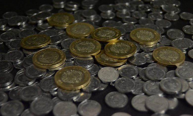 The Mexican peso gains 25 cents to the US dollar