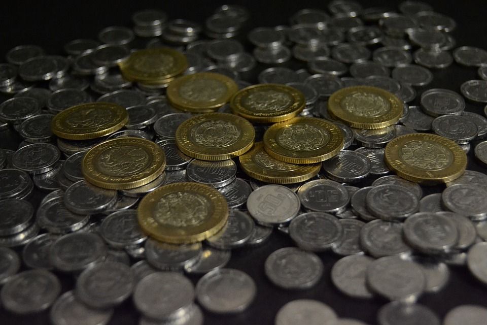 The Mexican peso gains 25 cents to the US dollar
