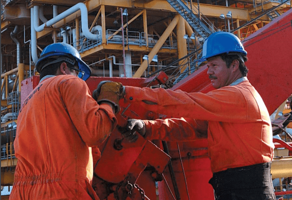 La producción total de hidrocarburos de Pemex durante el tercer trimestre de 2022 promedió 2,540 MMbpced. Pemex's total hydrocarbon production during the third quarter of 2022 averaged 2,540 MMbpced.