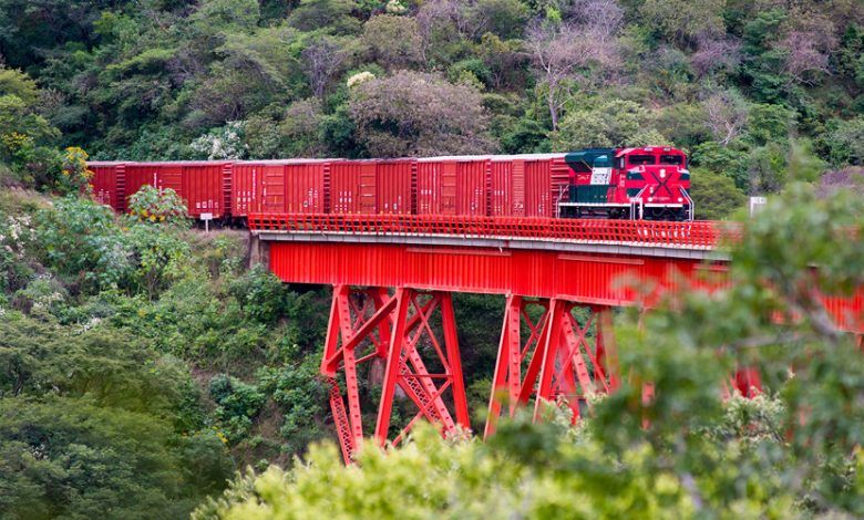 Subsidiaria de la empresa GMXT, Ferromex operó la flota ferroviaria más grande del país con 19,344 carros de distintos tipos en el tercer trimestre de 2022. A subsidiary of GMXT, Ferromex operated the country's largest rail fleet with 19,344 cars of different types in the third quarter of 2022.