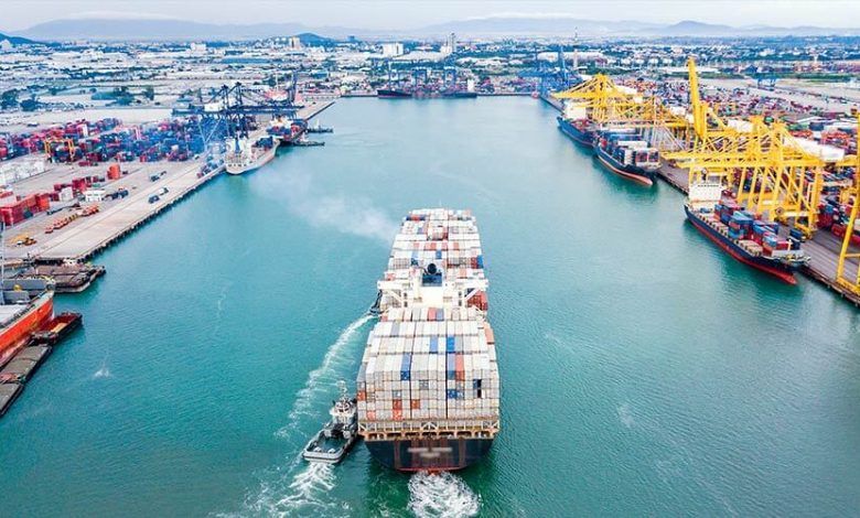 La flota de Singapur alcanza 2,861 buques de más de 1.000 toneladas de registro bruto y es la cuarta mayor del mundo, de acuerdo con un informe de la Organización Mundial de Comercio (OMC). Singapore's fleet reaches 2,861 vessels over 1,000 gross registered tonnes and is the fourth largest in the world, according to a report by the World Trade Organization (WTO).