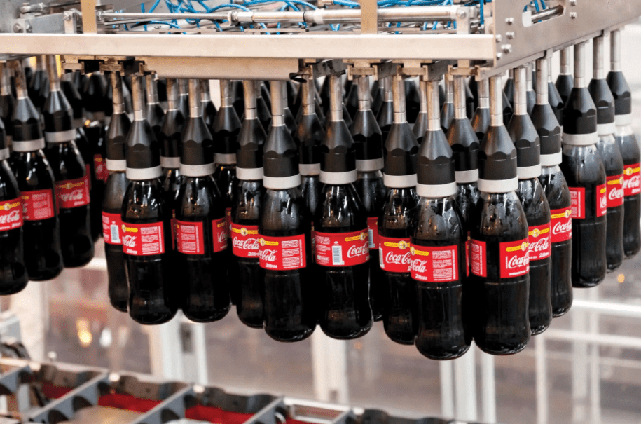 Los volúmenes totales de Coca-Cola FEMSA aumentaron 5.3% en 2021, impulsados ​​por una recuperación en todos los países donde opera. Coca-Cola FEMSA's total volumes increased 5.3% in 2021, driven by a recovery in all the countries where it operates.
