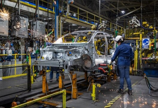 General Motors, Stellantis y Nissan lideraron la producción automotriz en México. General Motors, Stellantis and Nissan led automotive production in Mexico.