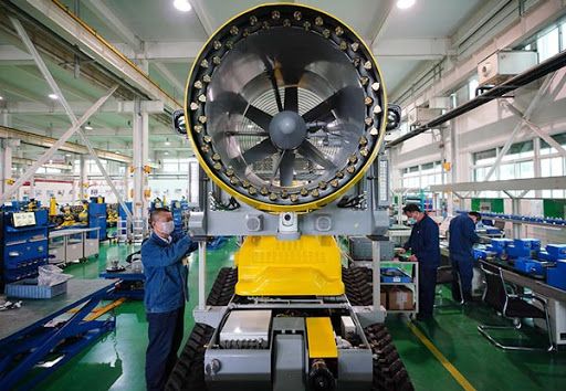 China dominó la producción industrial del mundo en 2021, así como el crecimiento de ese sector. China dominated the world's industrial production in 2021, as well as the growth of that sector.