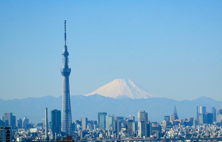 Desde abril de 2020, el Primer Ministro de Japón ha declarado el estado de emergencia en cuatro ocasiones, la más reciente en Tokio y Okinawa hasta el 22 de agosto de 2021. Since April 2020, the Prime Minister of Japan has declared a state of emergency four times, most recently in Tokyo and Okinawa until August 22, 2021.