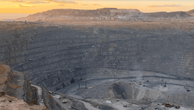 Peñasquito, de Newmont, y Saucito, de Fresnillo plc, se ubicaron como las mayores mina de plata de México en 2020, informó la Cámara Minera de México (Camimex). Peñasquito, from Newmont, and Saucito, from Fresnillo plc, ranked as the largest silver mine in Mexico in 2020, reported the Mexican Mining Chamber (Camimex).