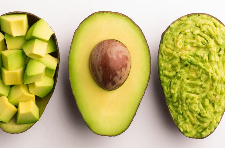 Las exportaciones de aguacate de México crecieron 18.5% de enero a julio de 2021 en forma interanual, a 828,348 toneladas, informó la Secretaría de Agricultura. Avocado exports from Mexico grew 18.5% from January to July 2021 year-on-year, to 828,348 tons, the Ministry of Agriculture reported.