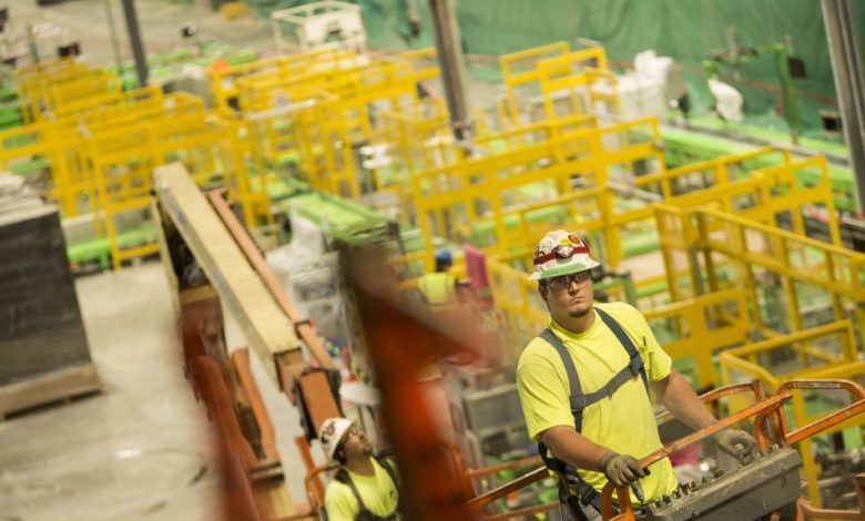 La producción industrial del mundo disminuyó con 1.1% en mayo a tasa intermensual, informó la Oficina de Análisis de Política Económica (CPB, por su sigla en inglés) de los Países Bajos. The world's industrial production declined 1.1% in May month-on-month, reported the Netherlands Bureau for Economic Policy Analysis (CPB).