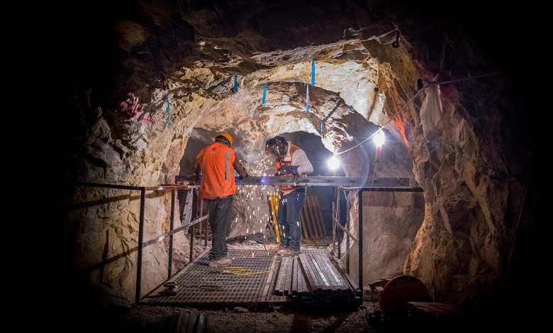 El sector de minería lideró la actividad de fusiones y adquisiciones en México con 25 transacciones anunciadas, representando 20.5% del total de transacciones en el periodo, de acuerdo con la Camimex. The mining sector led M&A activity in Mexico with 25 announced transactions, representing 20.5% of total transactions in the period, according to Camimex.