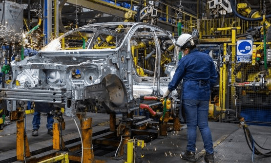 General Motors registró una caída interanual de 9.5% en exportaciones automotrices en México de enero a agosto de 2021, informó este lunes el Inegi. General Motors recorded a 9.5% year-on-year drop in automotive exports in Mexico from January to August 2021, Inegi reported on Monday.