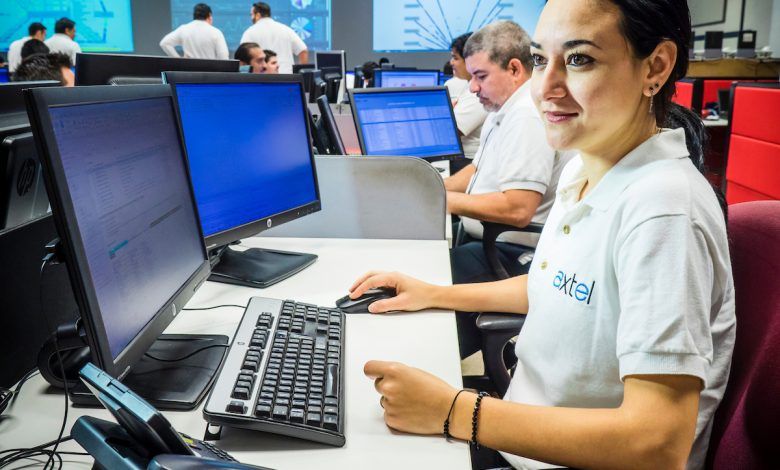 Entre los competidores de Axtel en el sector de las comunicaciones destacan: Telmex, Televisa Telecom, Megacable, Totalplay, Transtelco y Maxcom, y otros proveedores de IT como KIO, IBM, Scitum, Triara y Softtek. Among Axtel's competitors in the communications sector are: Telmex, Televisa Telecom, Megacable, Totalplay, Transtelco and Maxcom, and other IT providers such as KIO, IBM, Scitum, Triara and Softtek.