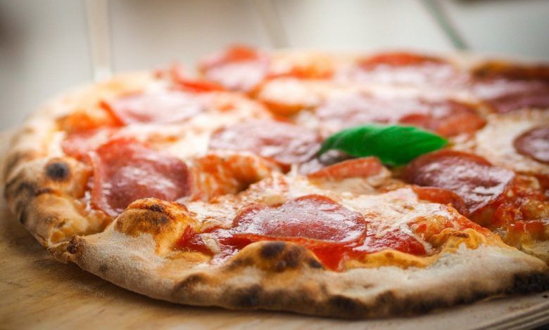 Middleby Corporation, uno de los grandes fabricantes de pizzas y, en general, líneas múltiples de equipos de cocina comercial, procesamiento de alimentos y cocina residencial en Estados Unidos y en todo el mundo, jerarquizó algunos de sus competidores. Middleby Corporation, one of the largest manufacturers of pizzas and, more generally, multiple lines of commercial kitchen equipment, food processing and residential kitchen in the United States and around the world, ranked some of its competitors.