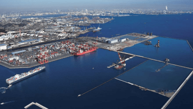 Yokohama encabezó la lista de los mejores puertos del mundo en 2020, de acuerdo con el índice Container Port Performance Index (CPPI), realizado por el Banco Mundial e IHS Markit. Yokohama topped the list of the best ports in the world in 2020, according to the Container Port Performance Index (CPPI), conducted by the World Bank and IHS Markit.