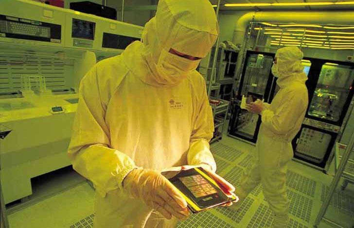 Los principales proveedores de obleas para la empresa de semiconductores TSMC son Formosa SUMCO Technology Corporation de Taiwán, GlobalWafers de Taiwán, Shin-Etsu Handotai de Japón, Siltronic AG de Alemania, Soitec Microelectronics de Singapur y SUMCO Corporation de Japón. The main wafer suppliers for TSMC semiconductor company are Taiwan's Formosa SUMCO Technology Corporation, Taiwan's GlobalWafers, Japan's Shin-Etsu Handotai, Germany's Siltronic AG, Singapore's Soitec Microelectronics, and Japan's SUMCO Corporation.