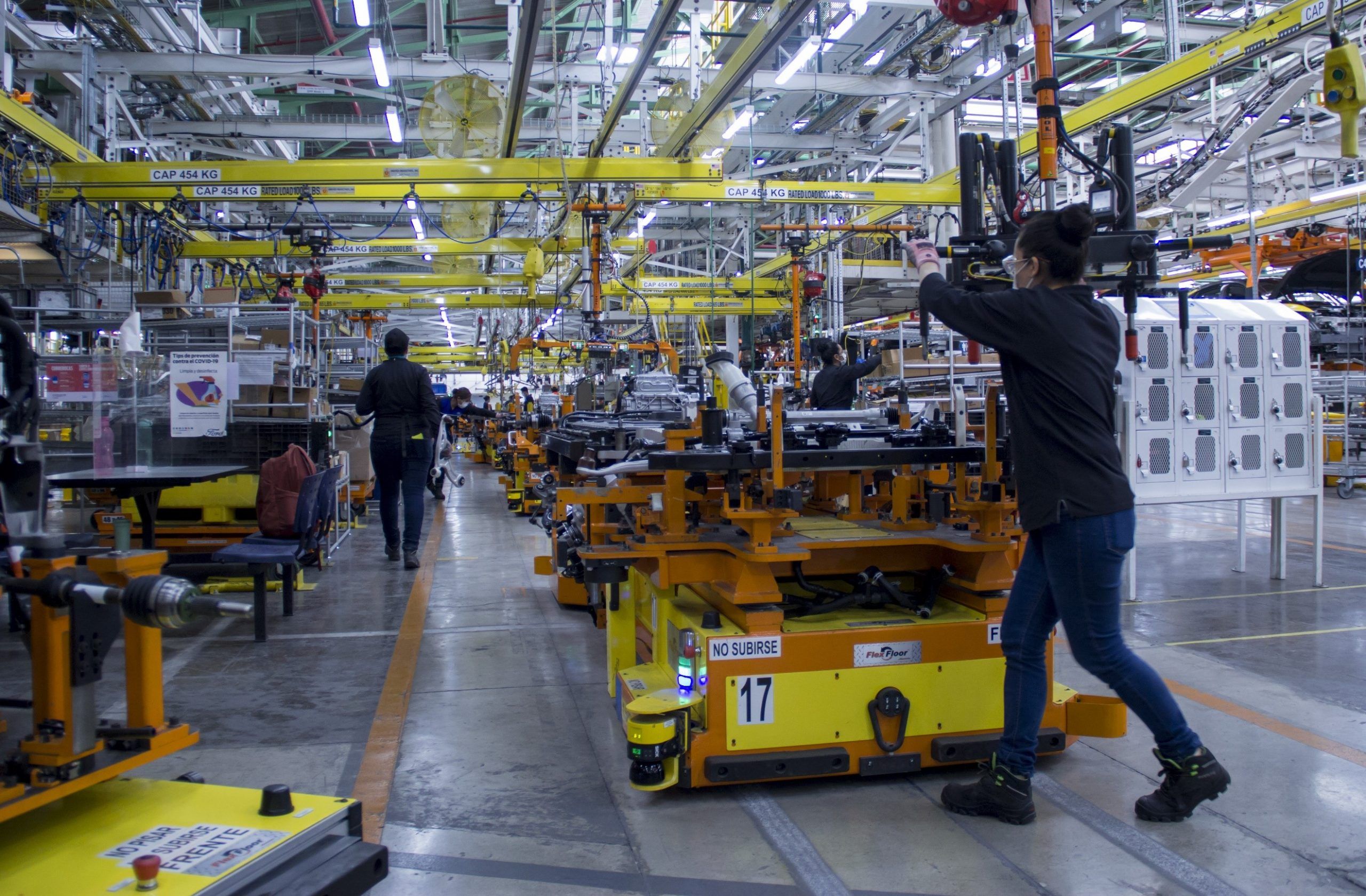 Como parte de la tendencia de la industria automotriz en México, la producción de vehículos ligeros descendió 0.7% en forma interanual. As part of the automotive industry trend in Mexico, light vehicle production decreased 0.7% year-on-year.
