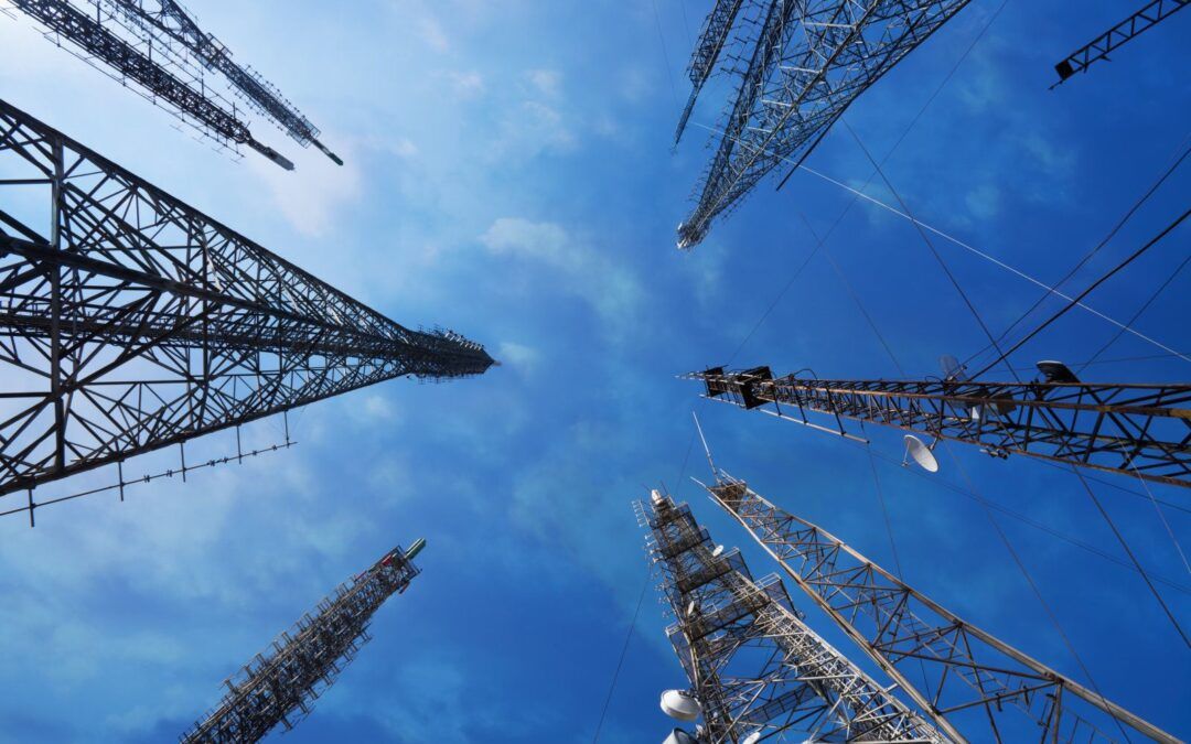 La empresa Tower One Wireless Corp. destacó que se necesitan más de 1,400 torres al año en Colombia para satisfacer la demanda. Tower One Wireless Corp. highlighted that more than 1,400 towers are needed per year in Colombia to meet demand.