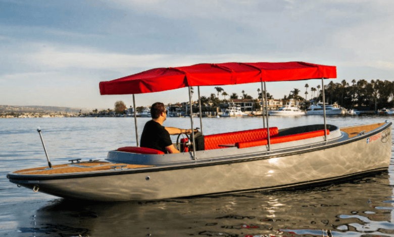 El tamaño del mercado de navegación recreativa en el mundo fue de aproximadamente 35,000 millones de dólares en 2020. The size of the recreational boating market in the world was approximately 35,000 million dollars in 2020.