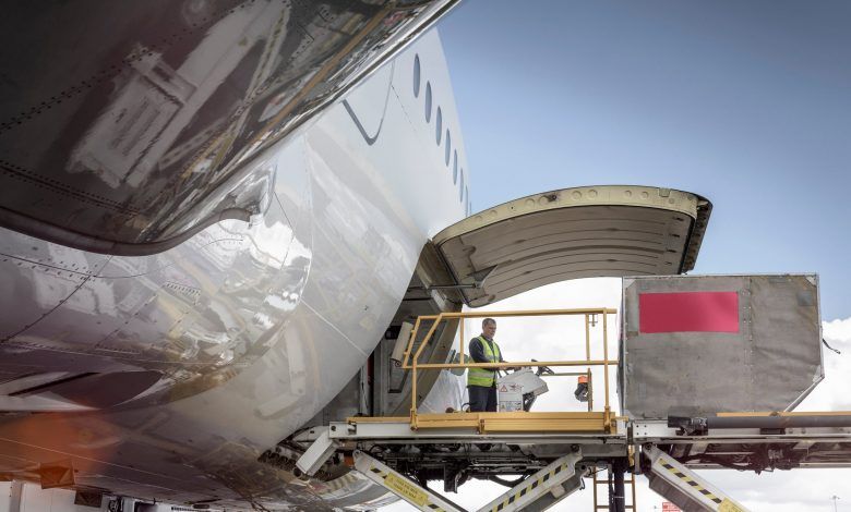 Noviembre de 2021 fue un mes relativamente suave para la carga aérea, ya que las toneladas-kilómetros de carga (CTK) de toda la industria crecieron 3.7%. November 2021 was a relatively mild month for air cargo, as industry-wide freight tonne-kilometres (CTKs) grew 3.7%.