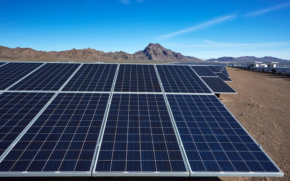 El gobierno de Estados Unidos informó que renovó una salvaguardia sobre importaciones de células fotovoltaicas. The United States government reported that it renewed a safeguard on imports of photovoltaic cells.