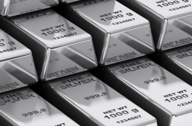 La demanda mundial de plata alcanzará un récord de 1,112 millones de onzas en 2022, un alza interanual de 8%. Global demand for silver will reach a record 1,112 million ounces in 2022, up 8% year-on-year.