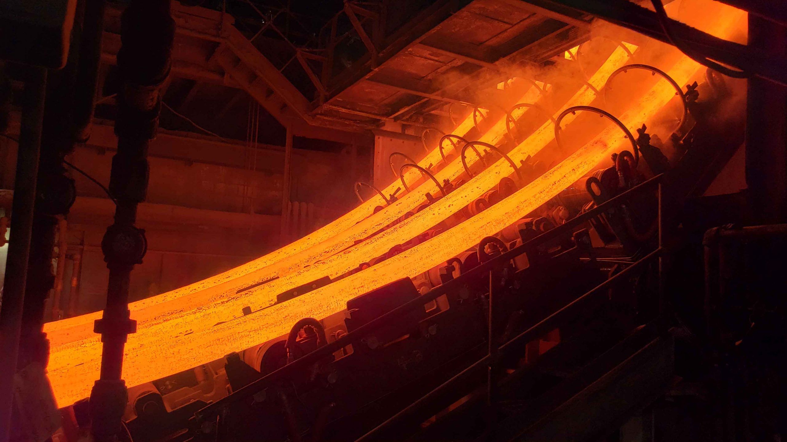 La empresa Tenaris destacó que la actividad de perforación relacionada con la industria energética está aumentando. The Tenaris company highlighted that drilling activity related to the energy industry is increasing.