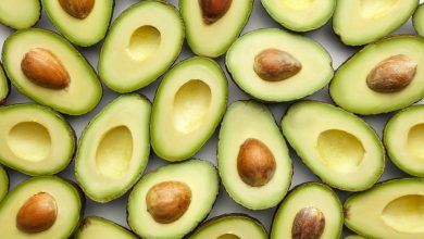 Estados Unidos suspendió temporalmente sus importaciones de aguacate desde México. The United States temporarily suspended its avocado imports from Mexico.