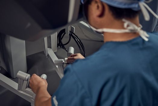 Al cierre de 2021, la empresa Intuitive Surgical tenía una base instalada de 6,730 sistemas quirúrgicos da Vinci en el mundo. At the end of 2021, the Intuitive Surgical Company had an installed base of 6,730 da Vinci Surgical Systems worldwide.