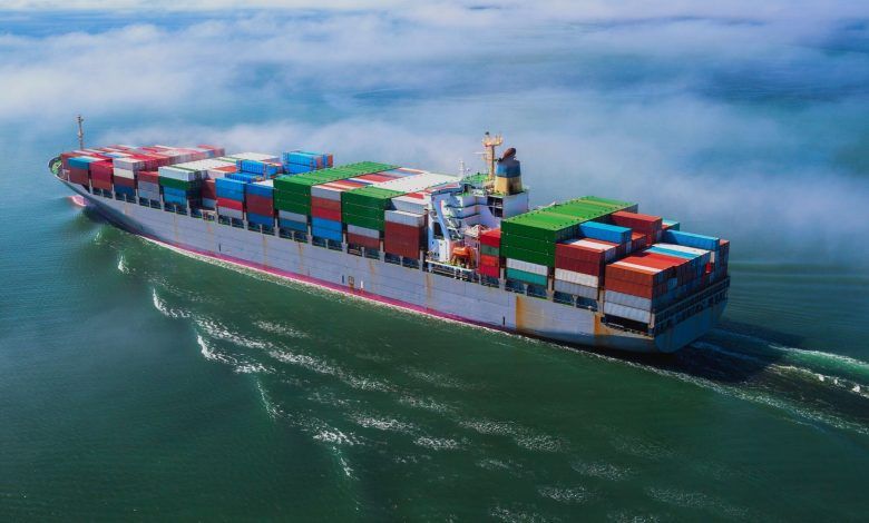 Muy cerca uno del otro, Canadá, México y China se ubicaron como los principales socios comerciales de Estados Unidos en 2021. Close behind each other, Canada, Mexico, and China ranked as America's top trading partners in 2021.