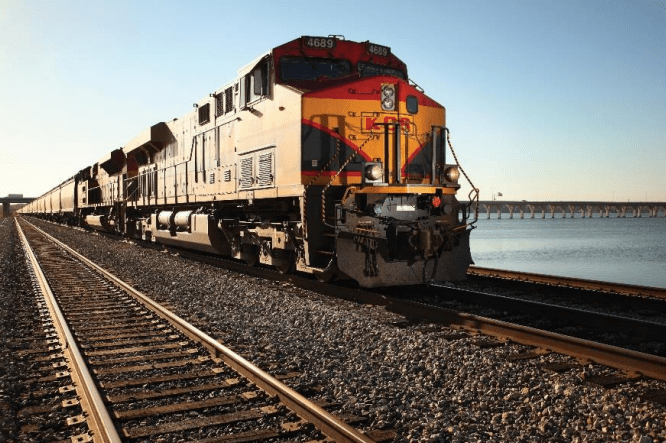 El volumen del transporte ferroviario de carga en México registró un crecimiento de 7.9% interanual en 2021, a 125 millones 185,000 toneladas. The volume of freight rail transport in Mexico registered a growth of 7.9% year-on-year in 2021, to 125 million 185,000 tons.