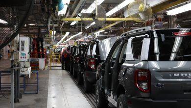 La industria automotriz impulsó las exportaciones de México en febrero. The automotive industry boosted Mexico's exports in February.