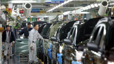 La economía dual de Corea del Sur sigue caracterizándose por grandes diferencias de productividad entre las manufacturas y los servicios. South Korea's dual economy continues to be characterized by large productivity gaps between manufacturing and services.
