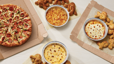 El queso es un costo significativo para Domino’s Pizza. Cheese is a significant cost for Domino's Pizza.