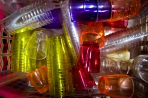 Reducción de desechos plásticos: EU apoya a Canadá