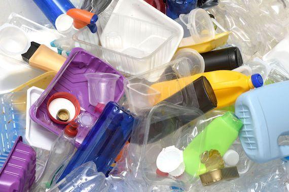 Estados Unidos seguirá colaborando con la iniciativa de Canadá de reducir los desechos plásticos en el mundo. The United States will continue to support Canada's initiative to reduce global plastic waste.