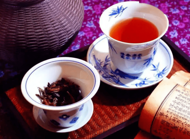 El té es la bebida caliente más consumida en todo el mundo y la bebida no alcohólica más consumida en general. Tea is the most widely consumed hot beverage worldwide and the most widely consumed non-alcoholic beverage overall.